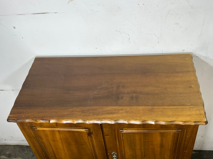 Cabriole Sideboard With 2 Doors