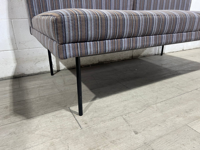 Pequeño Lounging Loveseat
