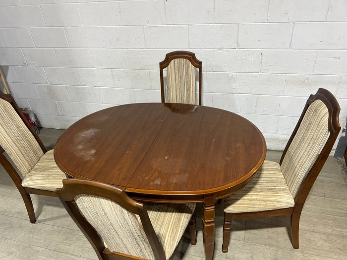 Family Feast - Classic Extendable Dining Set