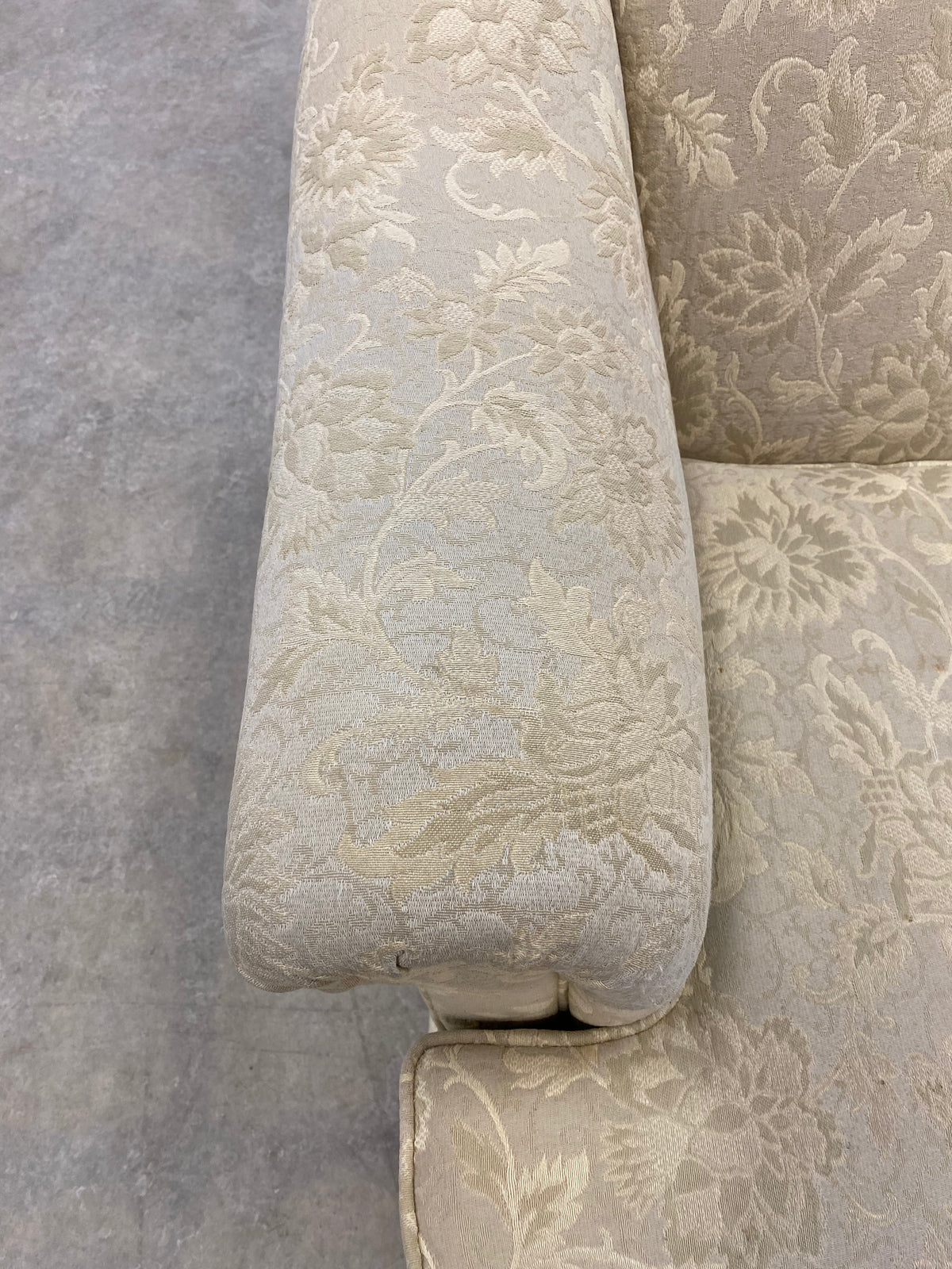 Traditional Cream Floral Loveseat
