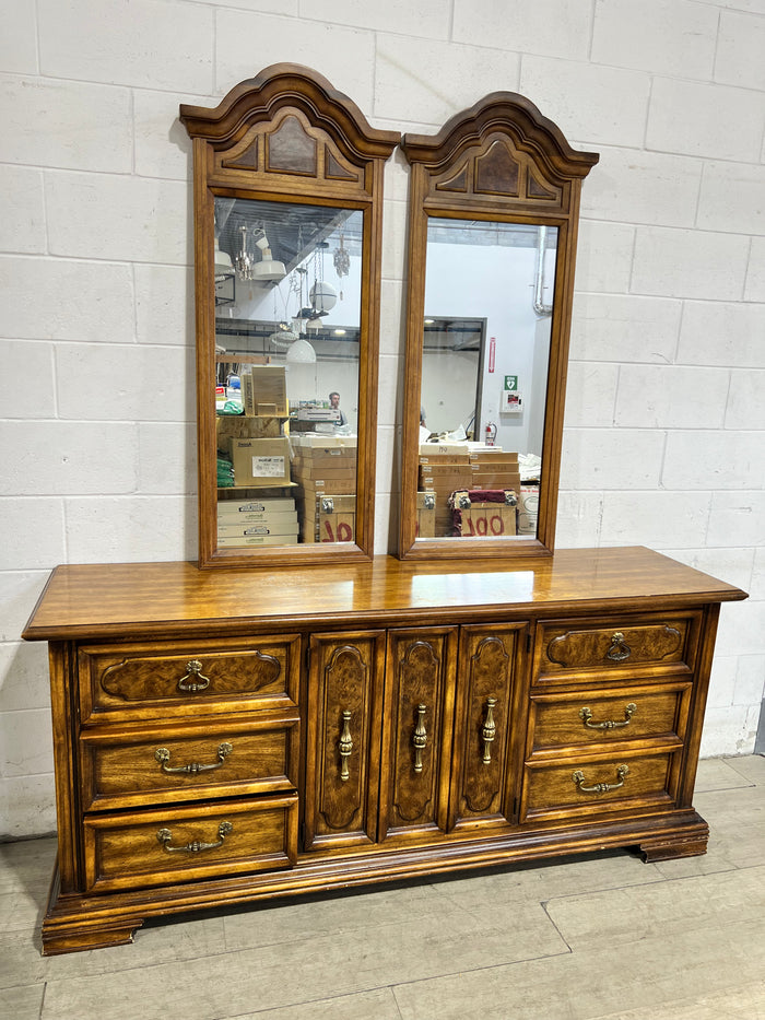 Grand Heirloom - Dresser With Dual Mirrors