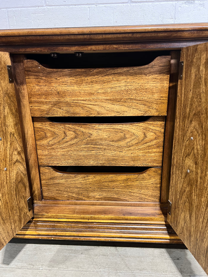 Grand Heirloom - Dresser With Dual Mirrors