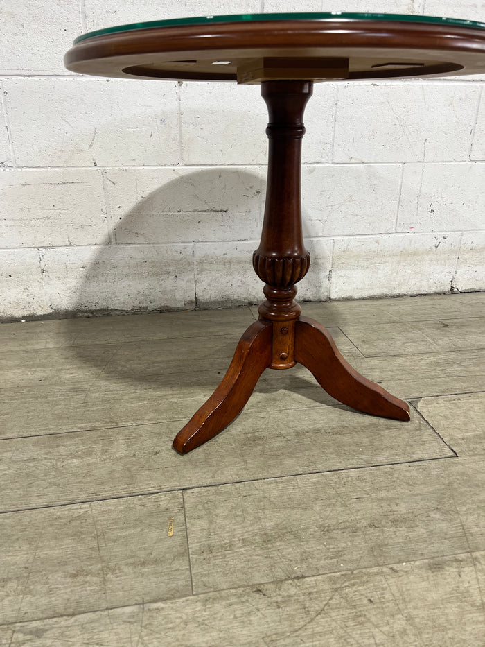 Grand Pedestal End Table