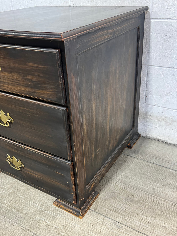 Distressed Chest of Drawers
