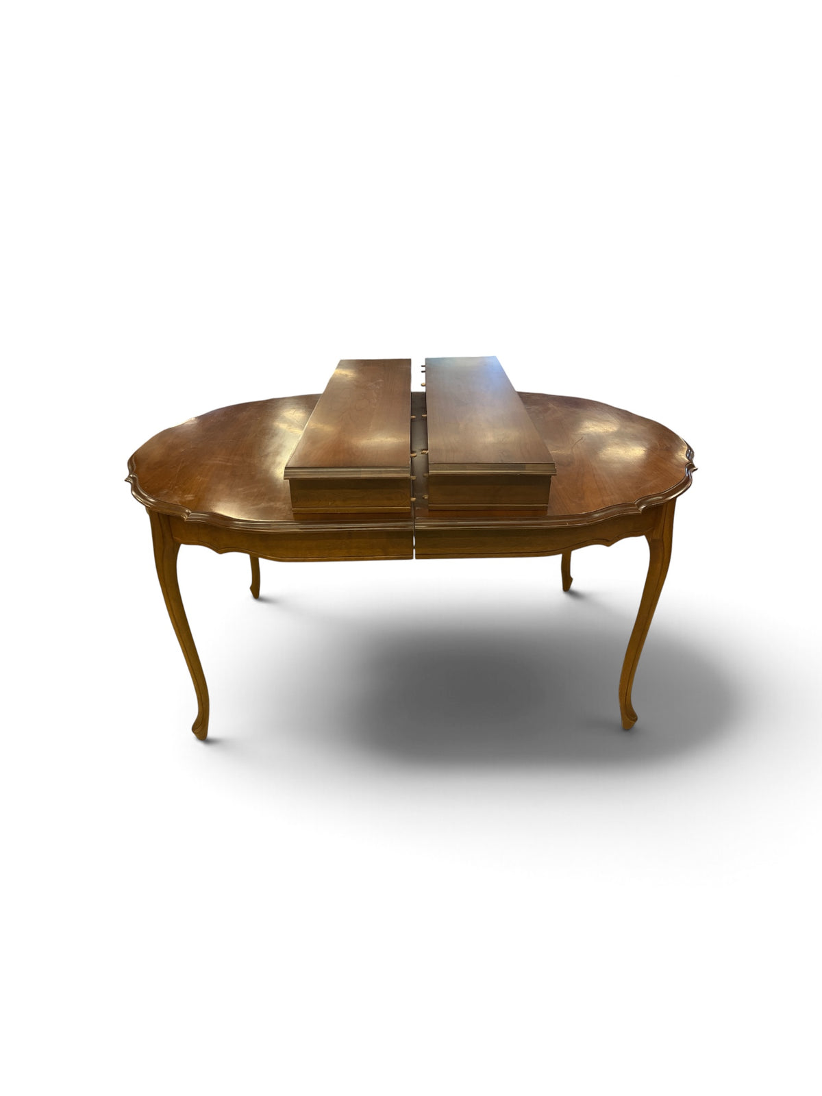 Chelsey Vintage Scalloped Oval Maple Dining Set with 5 Chairs
