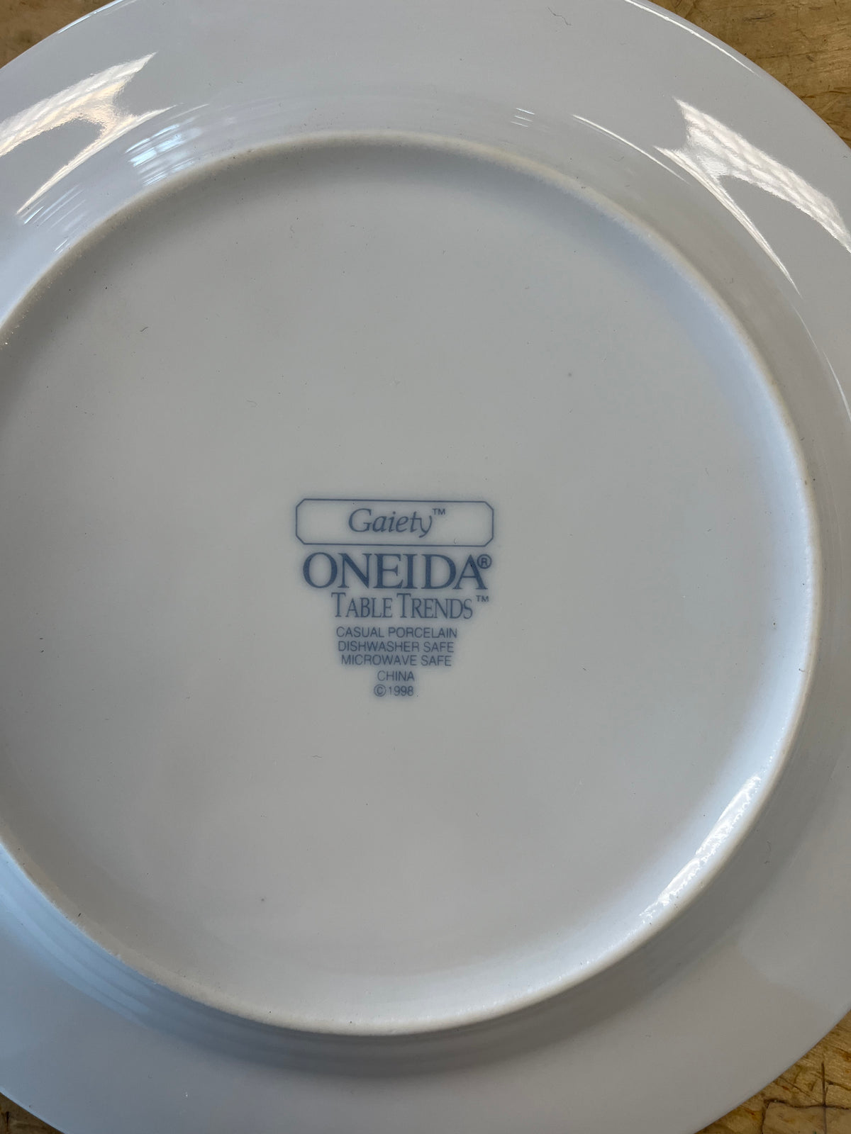 Gaiety by Oneida 58 Piece Dishware Set