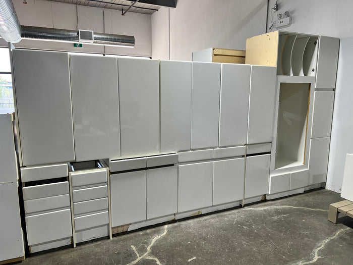 White Gloss Kitchen Cabinet Set