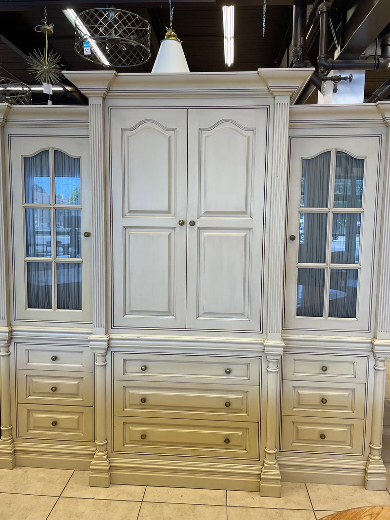 Grand Classic Entertainment Unit