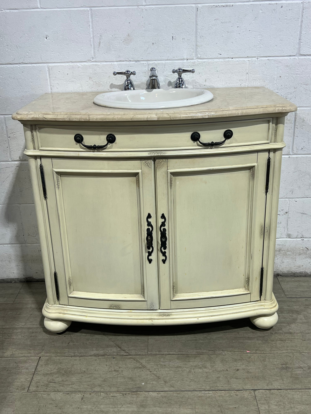 Encore Vanity