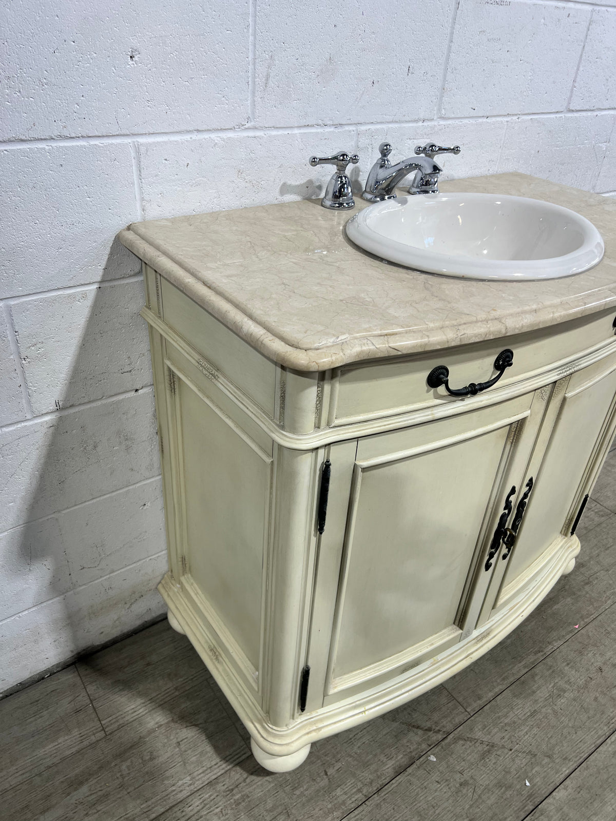 Encore Vanity
