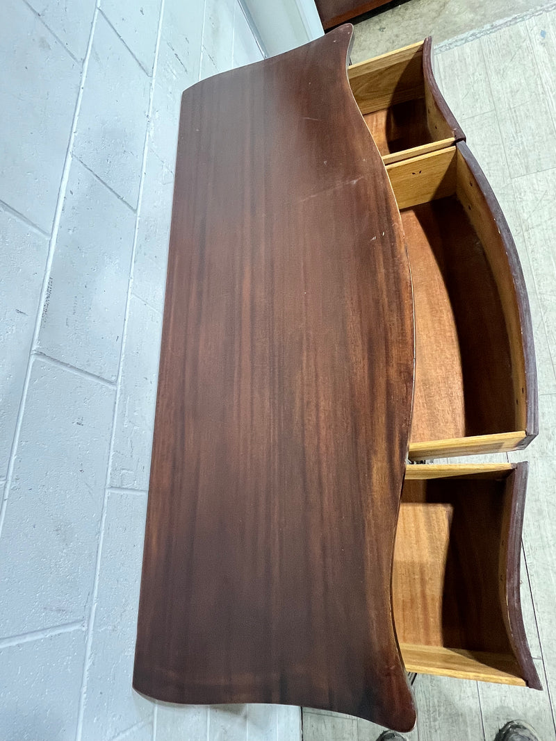 Graceful Bowfront 7-Drawer Dresser