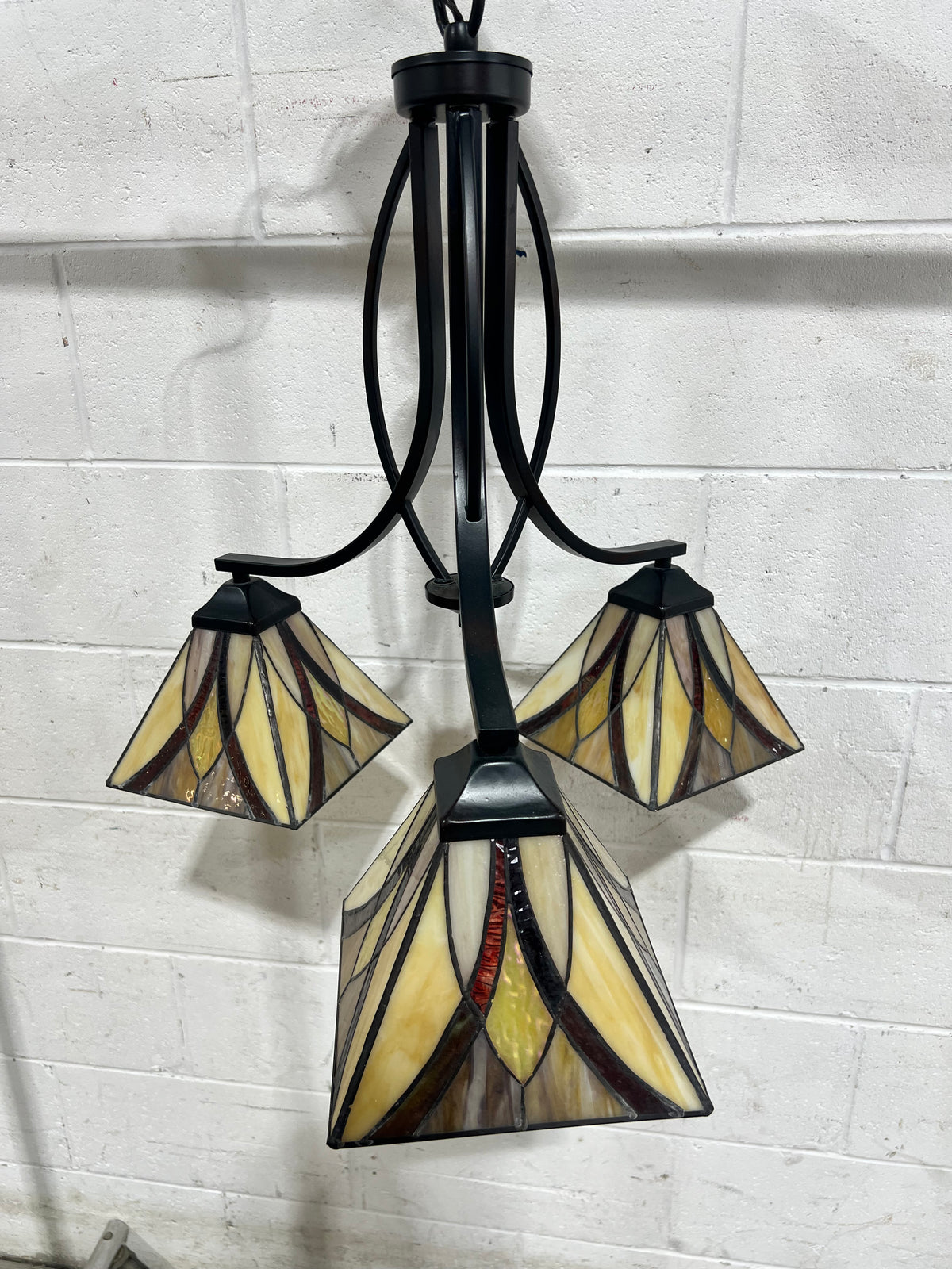Quizel Tiffany-Like 3 Light Chandelier