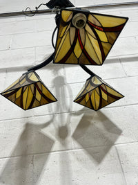 Quizel Tiffany-Like 3 Light Chandelier