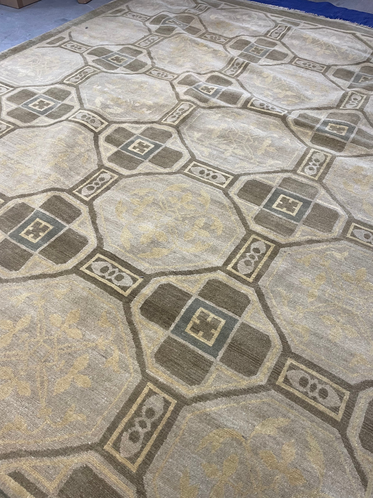 8' x 10' Yellow Cathedral Wool Rug