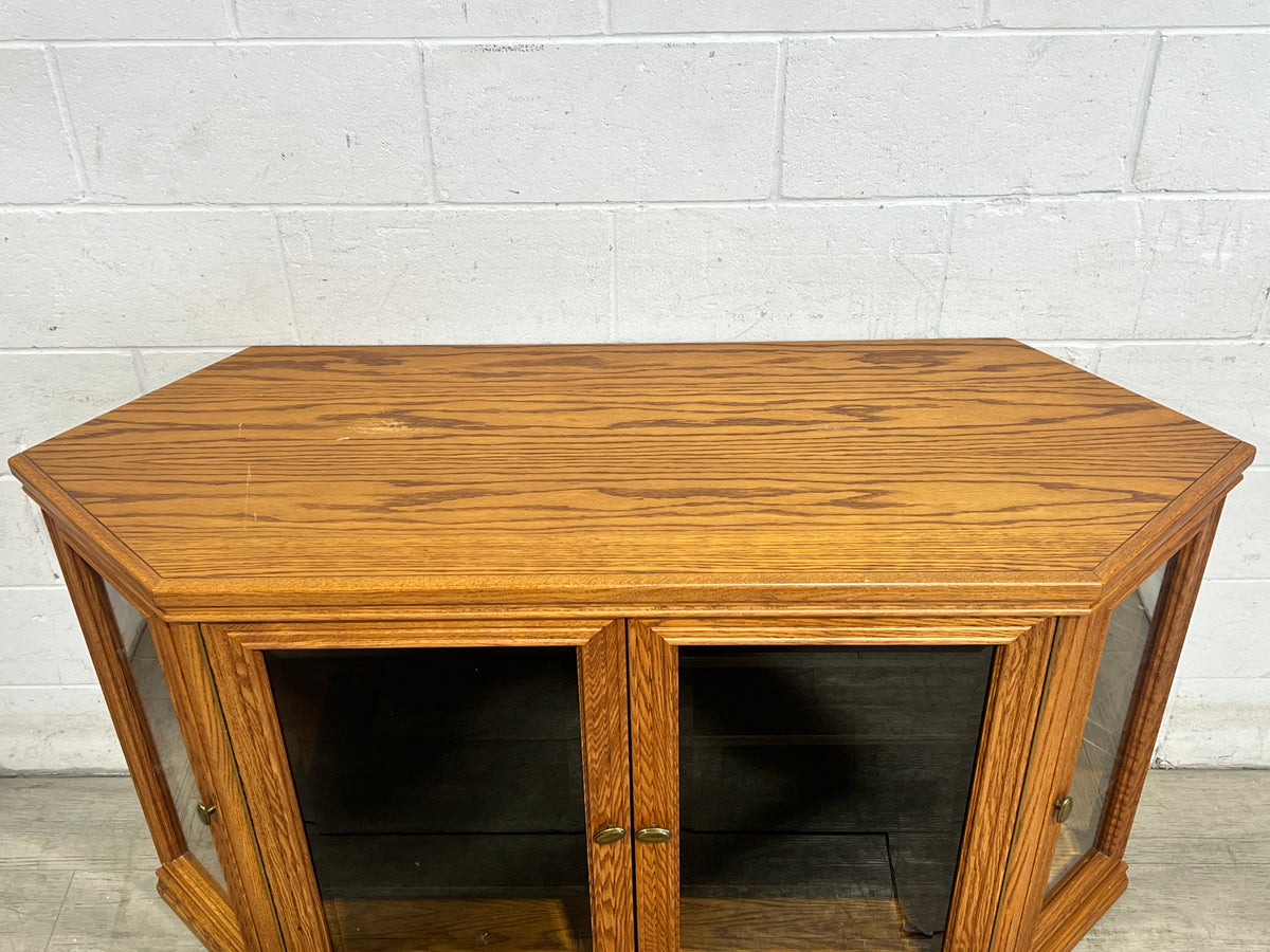 Traditional Corner TV Stand