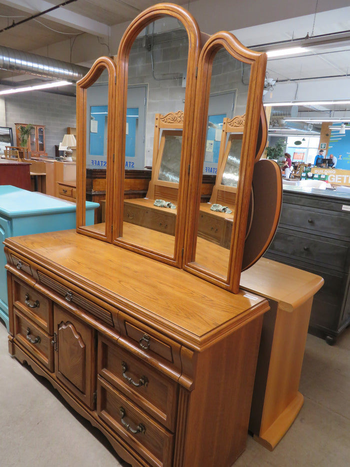 Antique light wood Vanity, Triple Mirror