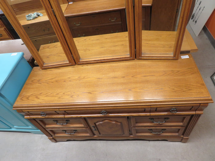 Antique light wood Vanity, Triple Mirror