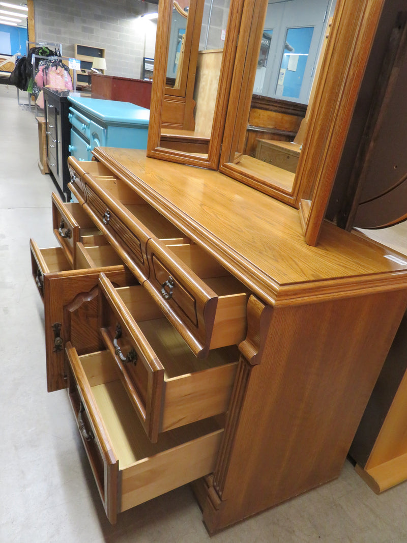 Antique light wood Vanity, Triple Mirror