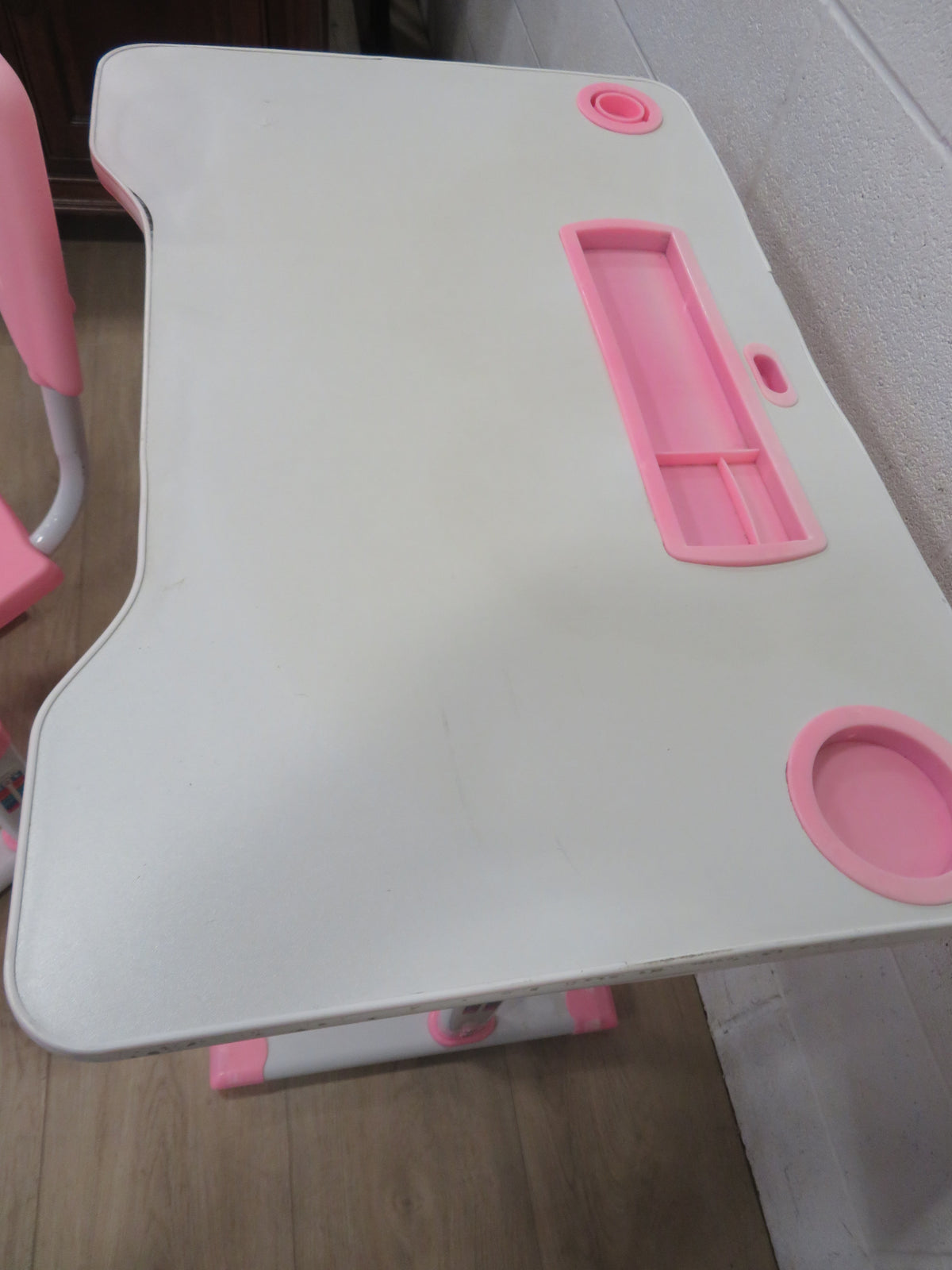 Small Childrens Desk and Chair Set in Pink