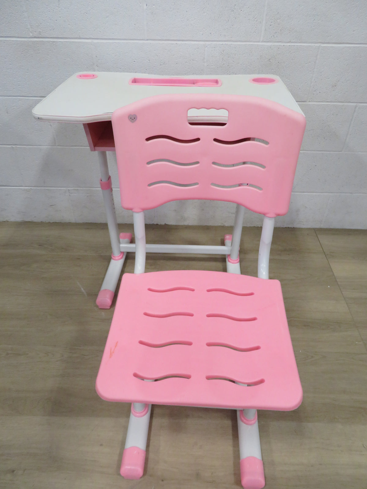 Small Childrens Desk and Chair Set in Pink