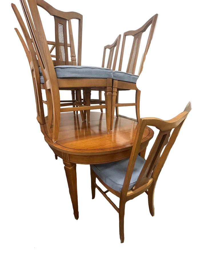 Light Brown Dining Table w 6 Chairs