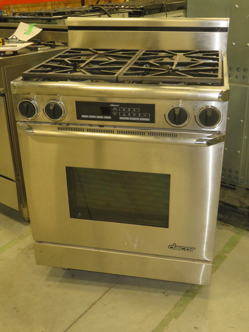 30"W Dacor 4 Burner Gas Stove