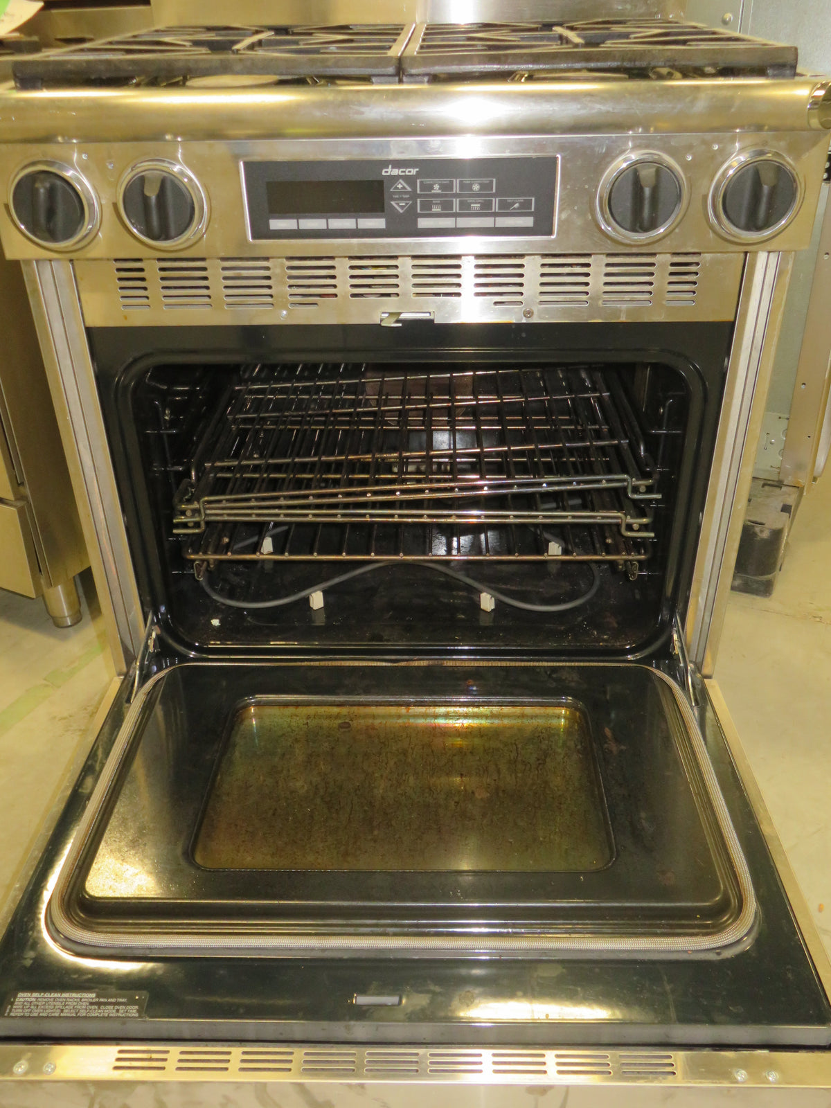 30"W Dacor 4 Burner Gas Stove