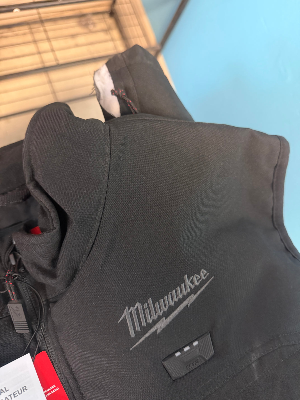 Milwaukee Men's X-Large M12 12V AXIS Black Heated Vest