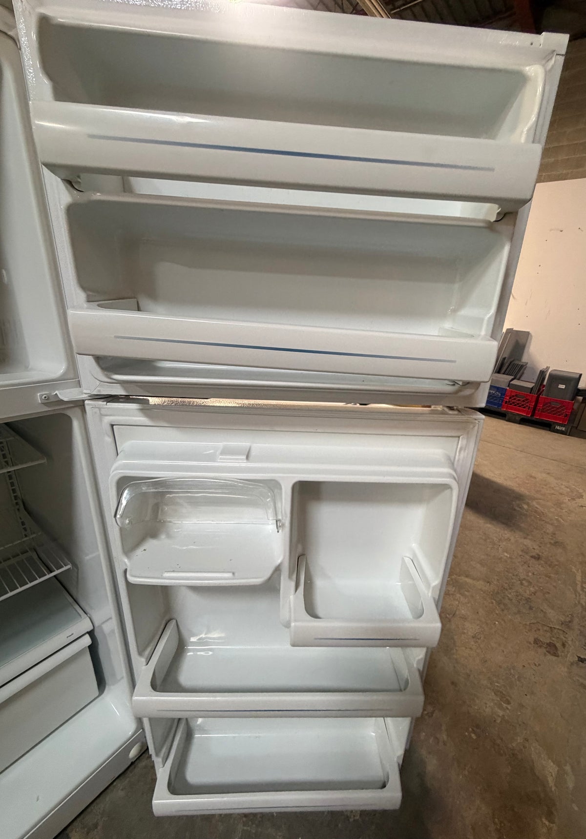 Top Freezer, No Frost, Reversible Door Refrigerator in White