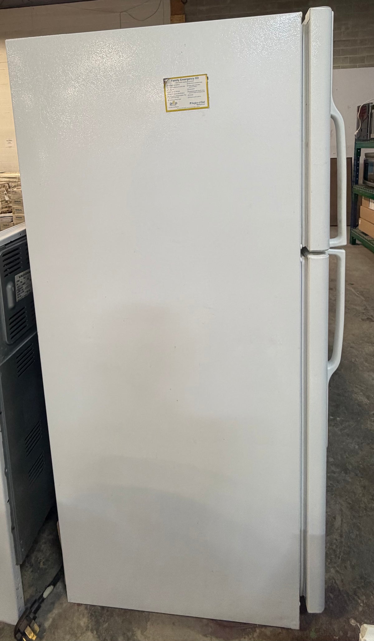 Top Freezer, No Frost, Reversible Door Refrigerator in White