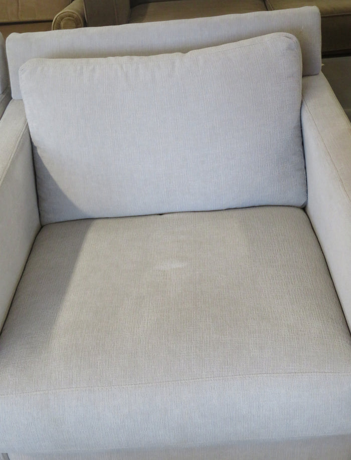 31"W Delphine Swivel Chair
