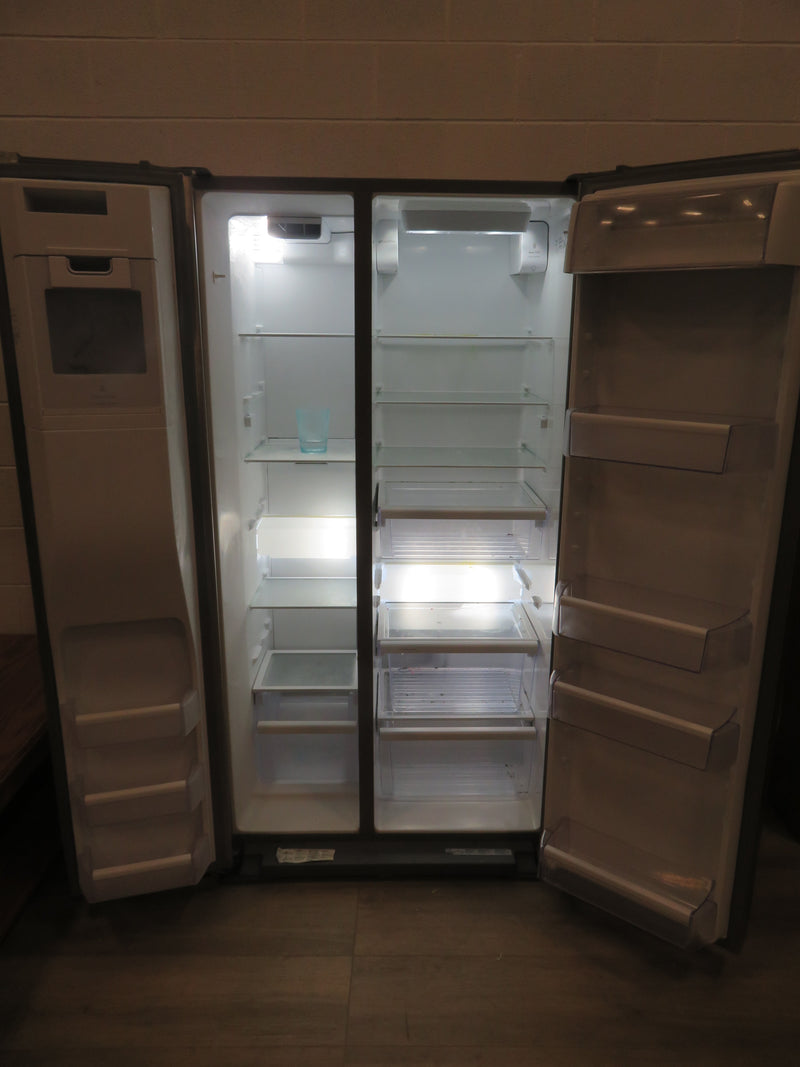 Side by Side Fridge Freezer with Ice Maker