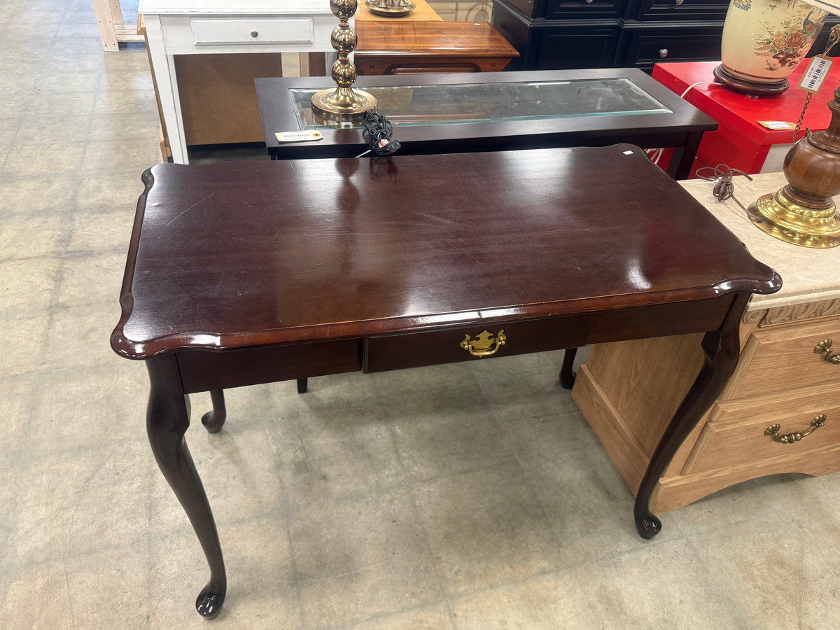 Queen Anne-Styled Mahogany Wood Table