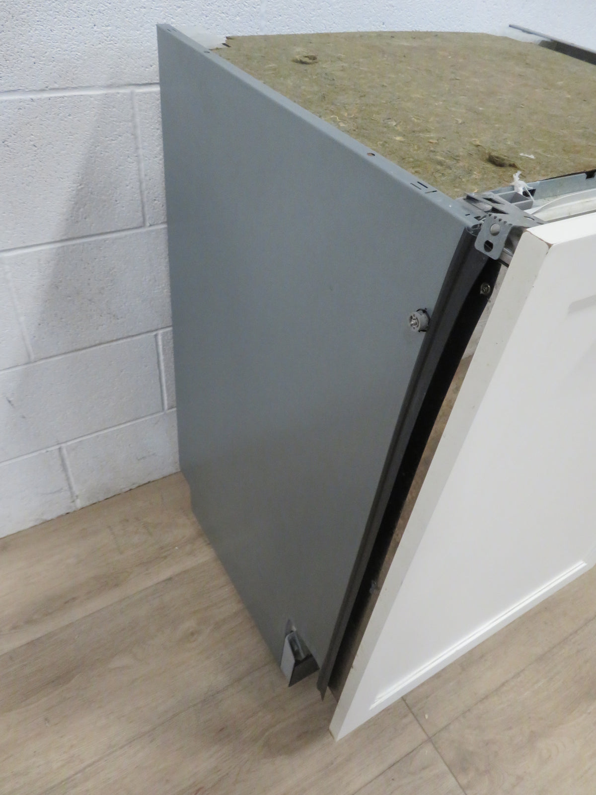 Built-in Dishwasher with Cream Facia