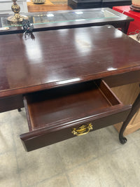 Queen Anne-Styled Mahogany Wood Table