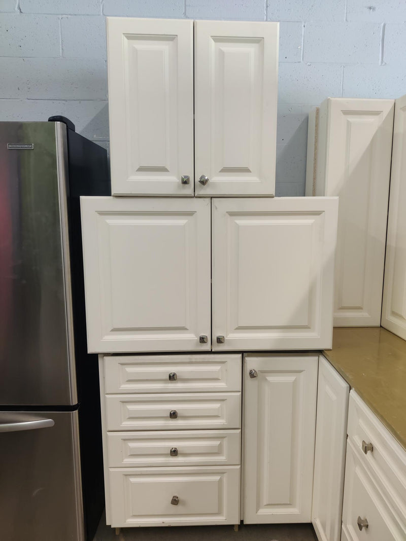 White Raised Panel Kitchen with Square Knobs