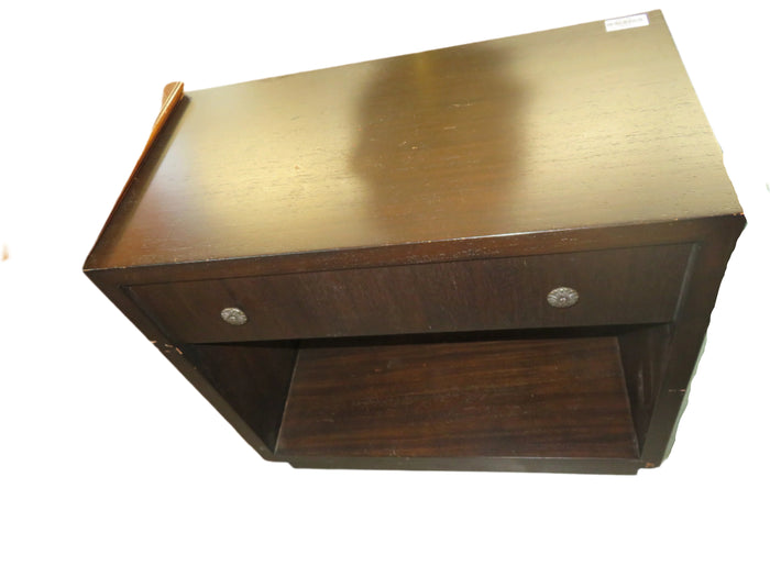 31"W Banks Side Table