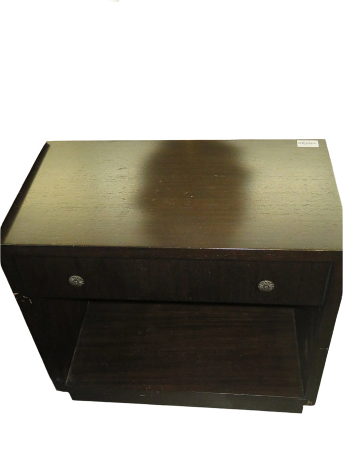 31"W Banks Side Table