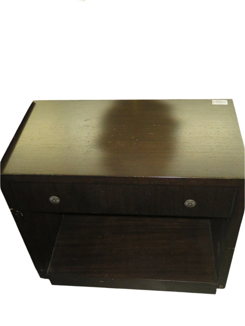 31"W Banks Side Table