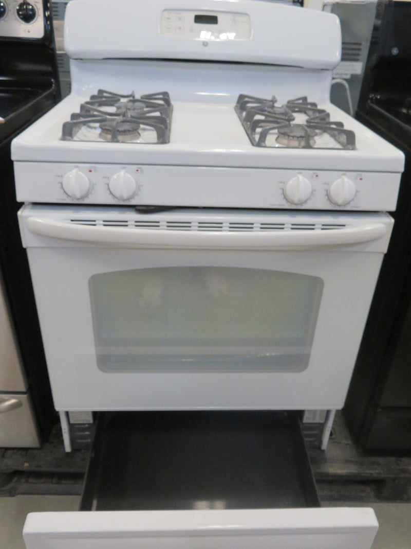 30"W GE Gas Stove