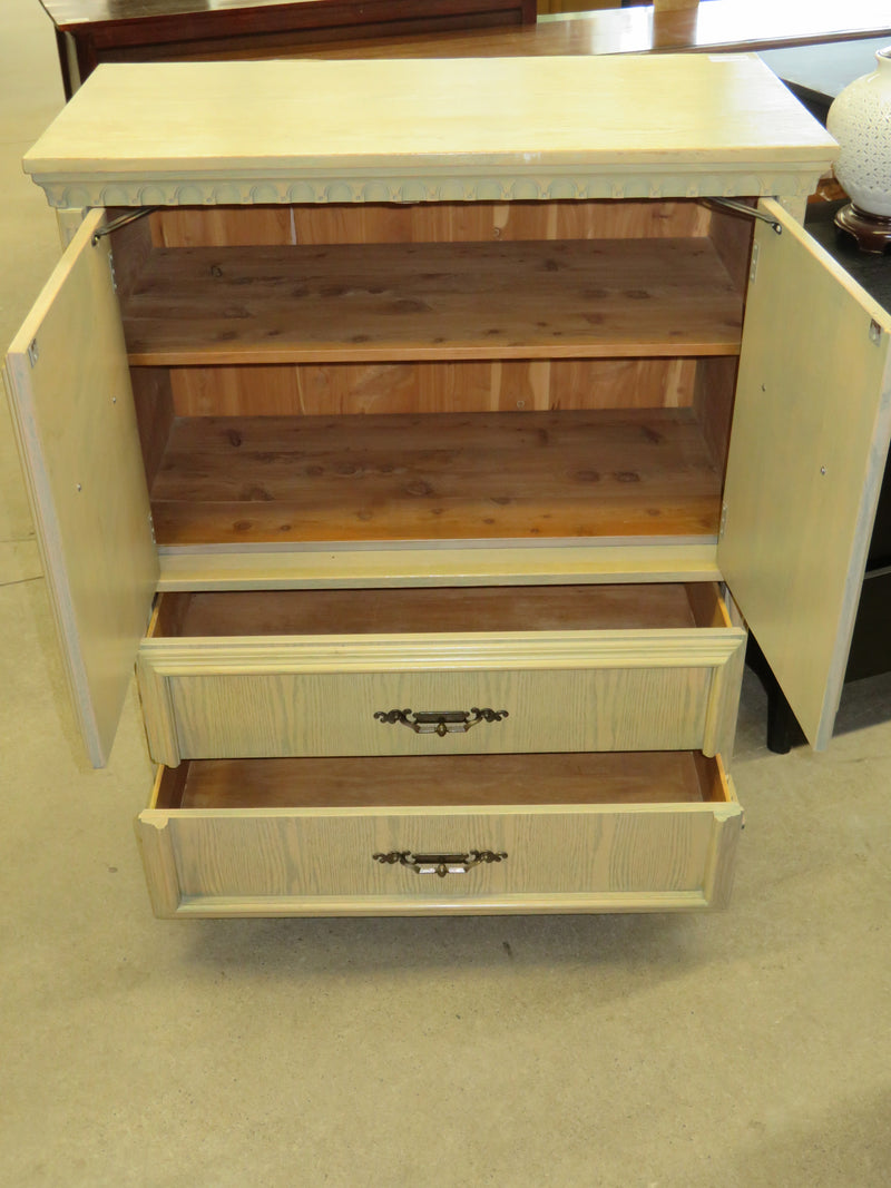 38"W Dresser In Off White