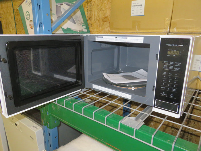 21"W Panasonic Counter Top Microwave