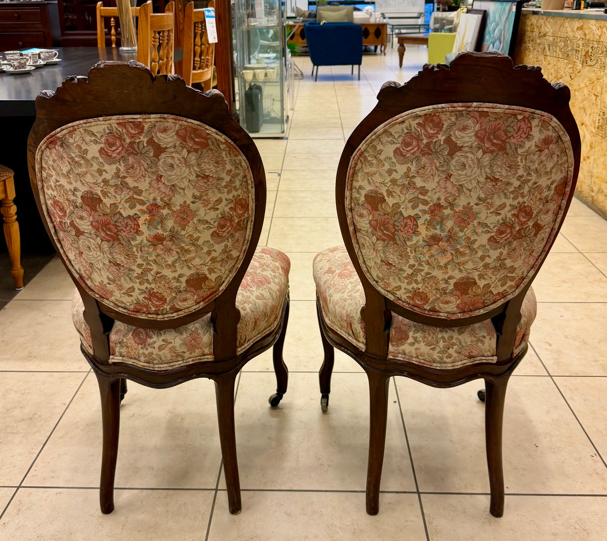 Vintage Victorian-Style Rose-Carved Medallion Back Parlor Accent Chairs (Set of 2)