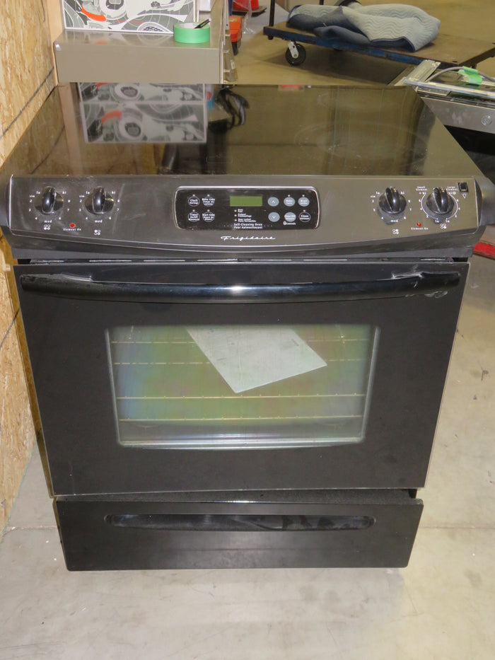 32'W Frigidaire Electric Range, 4 Burners