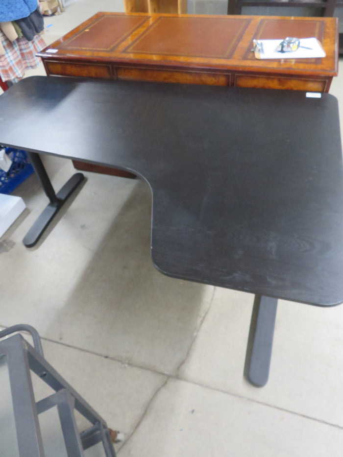 63"W Corner Desk in Black
