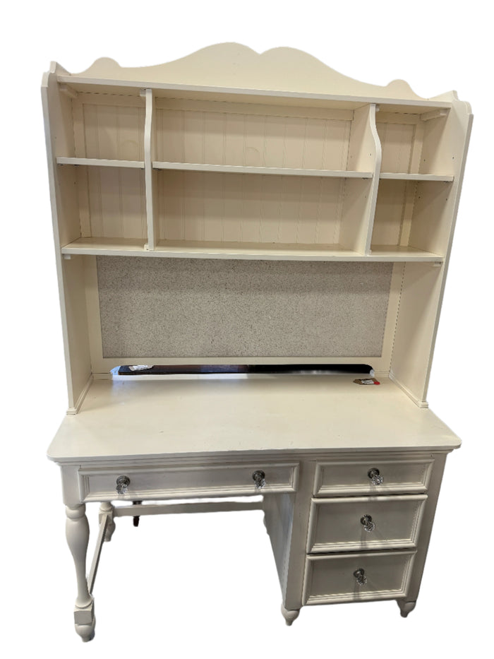 Crème Wood Desk with Drawers and Shelves