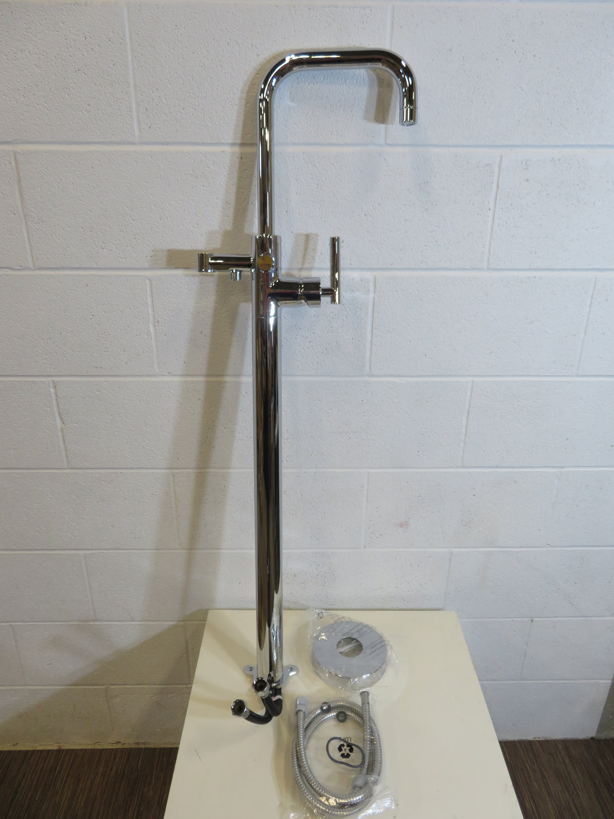 Tub Filler and Hand Shower in Chrome