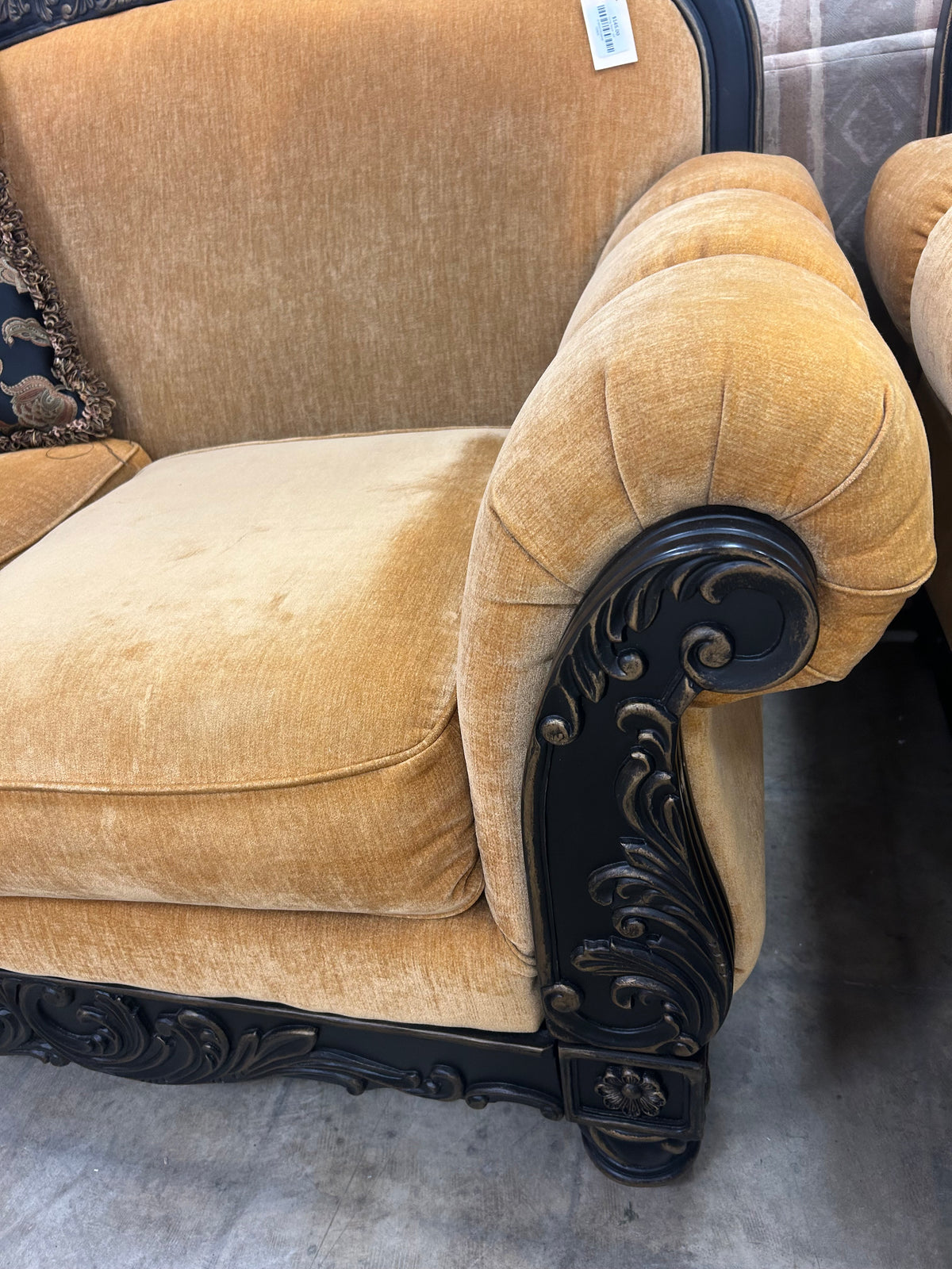 Traditional Vintage-Style Camelback Loveseat