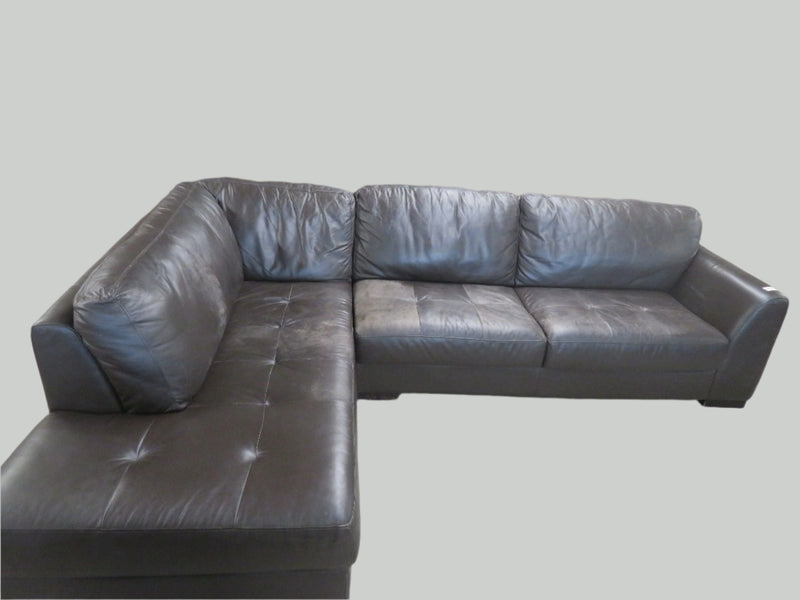 Sectional Sofa in Brown Leather