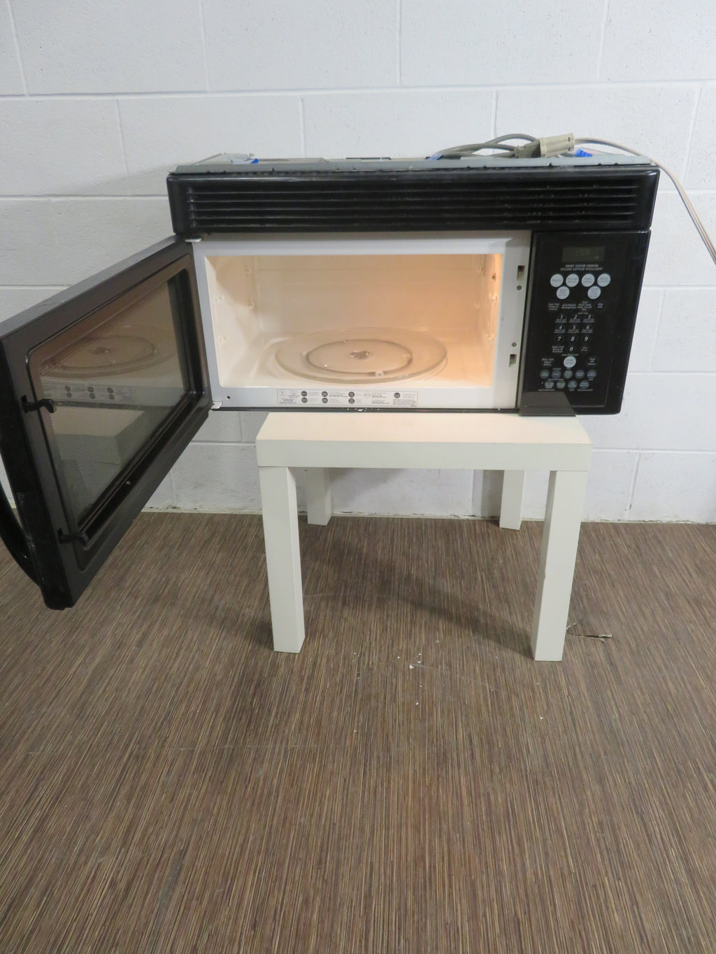 Built-in Frigidaire Microwave in Black - 30"